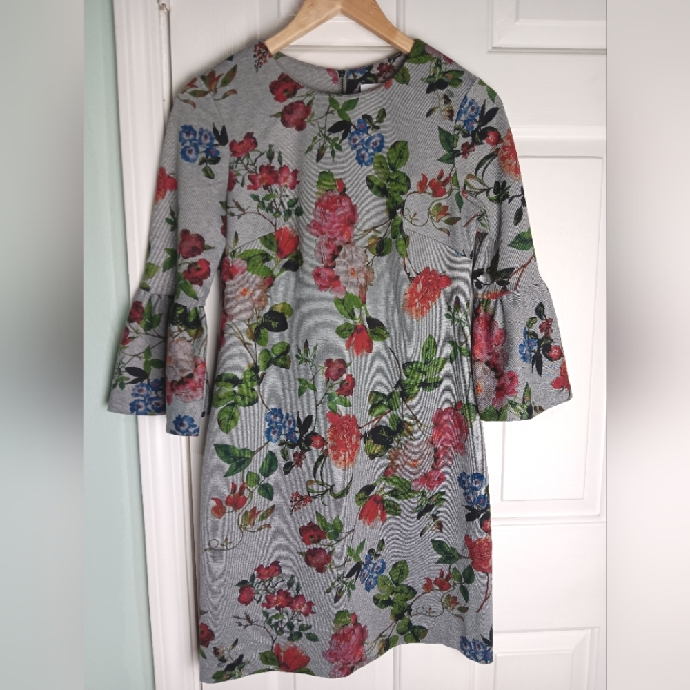 Calvin Klein Size 4 Sheath Dress Gray Blue Floral With Bell Sleeves